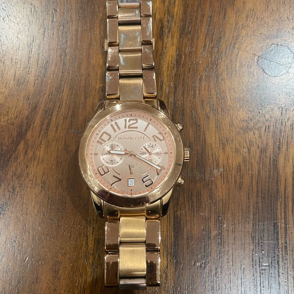 Rose gold Michael Kors watch - Picture 1 of 3